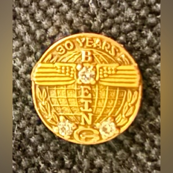 Boeing 30-Year 10k Filled Gold Service Pin With Three 2 Point Diamonds